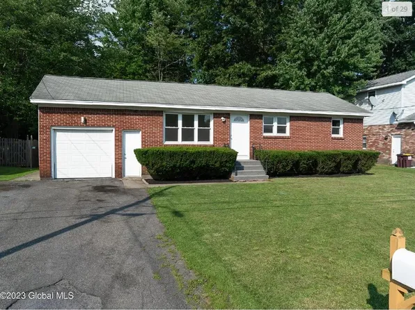 4 Eastwood Dr, Albany, NY