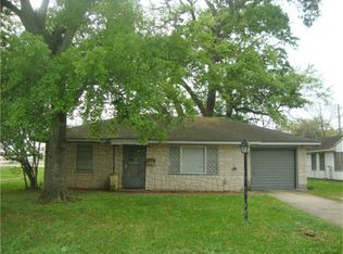 404 Cypress St, Lake Jackson, TX 77566