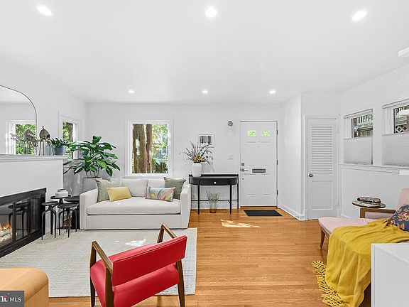 4th image of 3621 Ingomar Pl NW