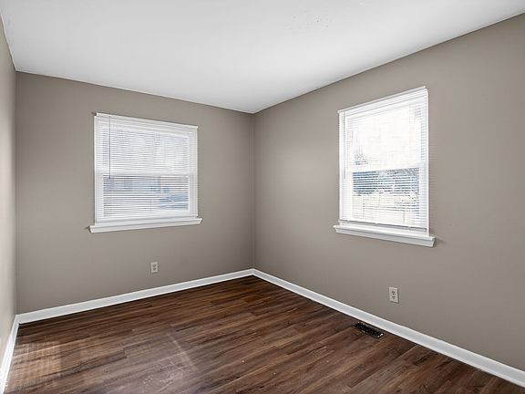 3rd image of 3244 N Eastbrooke Cir
