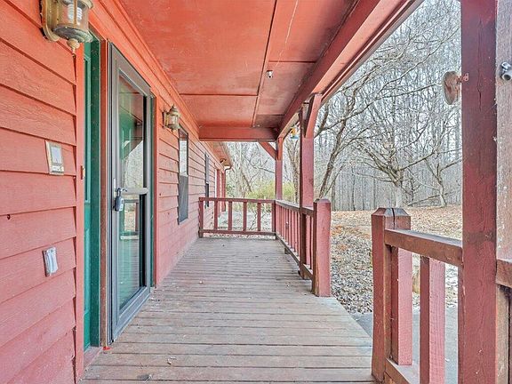 5th image of 410 Honeysuckle Dr