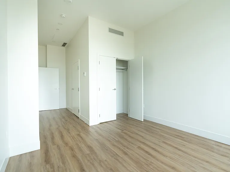 1763 Comox St — Photo 15