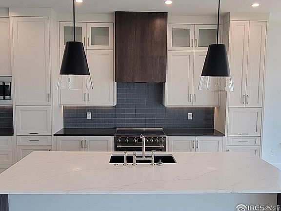 2nd image of 980 Arapahoe Cir
