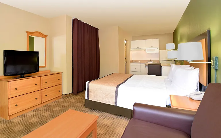 Deluxe Studio - 1 King Bed