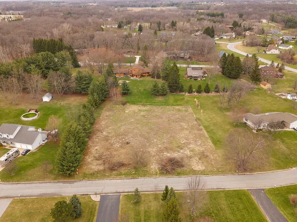 427 Rolling Meadows Dr, Valparaiso, IN 46385