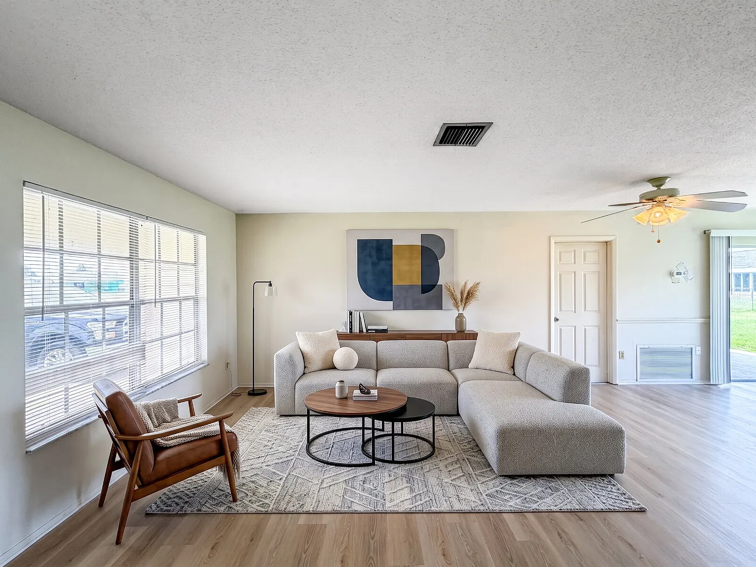 3 bed, 2.0 bath, 1120 sqft, $1,500 — Photo 4