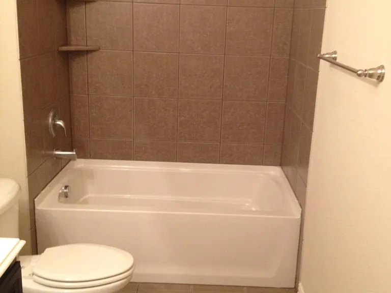 425 Metropolitan Dr — Photo 16