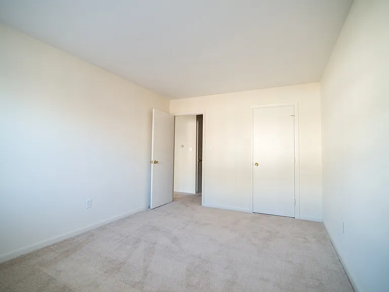 Hillcrest Gardens — Photo 8