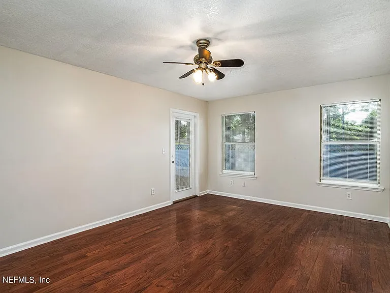 11046 Campus Heights Ln — Photo 8