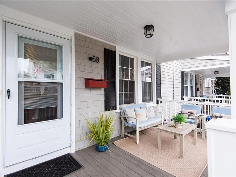 88 Kay St — Photo 2