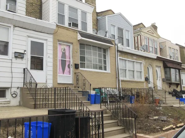 2915 S Robinson St, Philadelphia, PA 19142