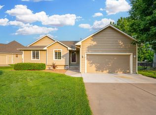 2801 N Parkwood Ln, Wichita, KS 67220