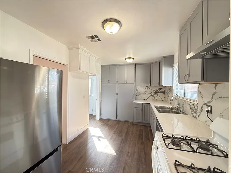 9279 Dorrington Ave — Photo 12