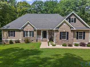 758 Mariners Woods Dr, Hartfield, VA 23071