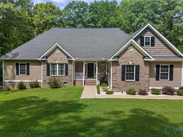 758 Mariners Woods Dr, Hartfield, VA 23071