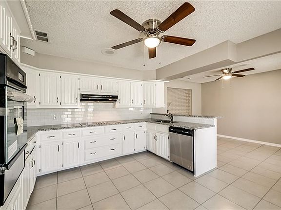 Smooth surface cooktop and Stainless Steel appliances were recently added