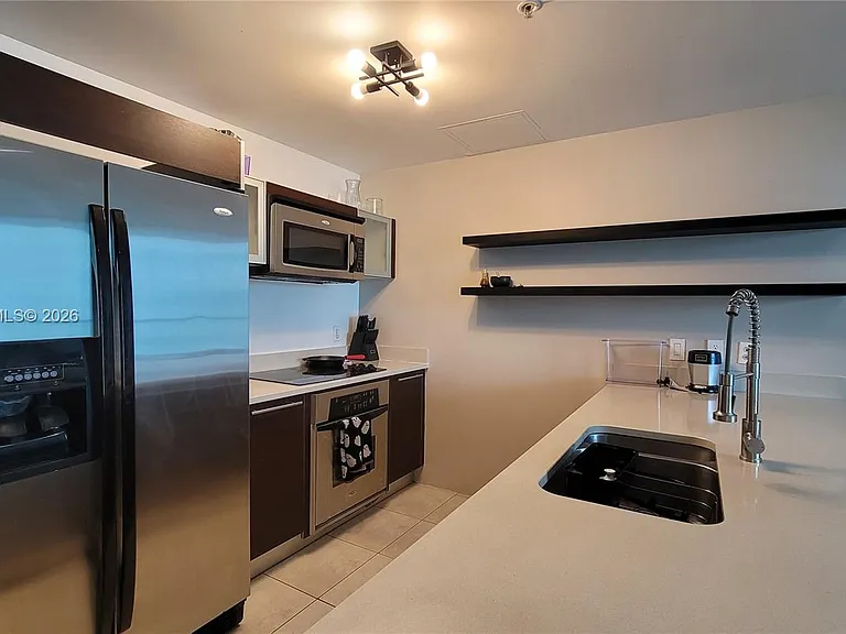 1900 N Bayshore Dr #2009 — Photo 3
