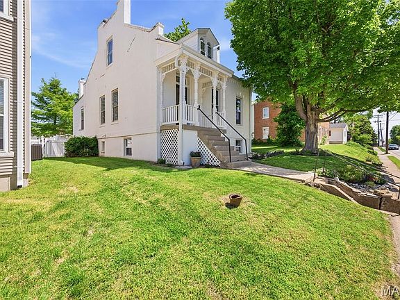 4th image of 626 Adams St