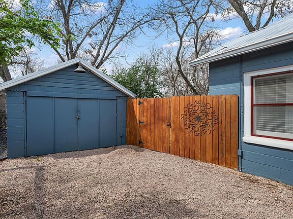 4th image of 1218 S Myrtle St