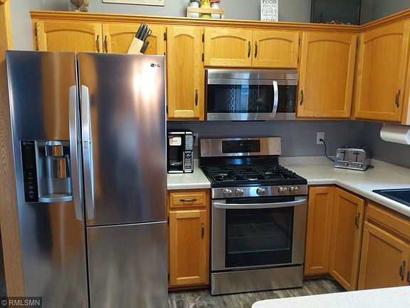 5th image of 952 Chestnut St S