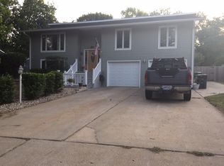 1823 Cedar Crest Dr, Manhattan, KS 66503