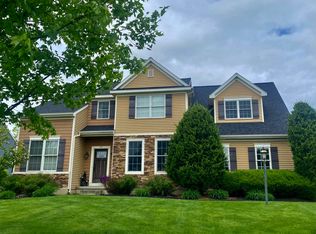 39 Avendale Dr, Ballston Lake, NY 12019