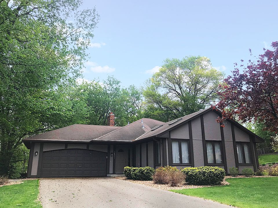 1st image of 14911 Carriage Place Dr