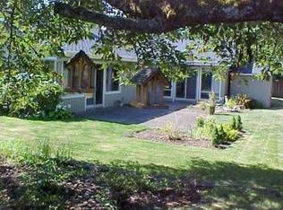 2355 SE Singing Woods Dr, Hillsboro, OR