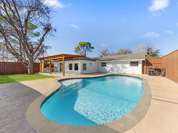 2nd image of 3616 Woodleigh Dr