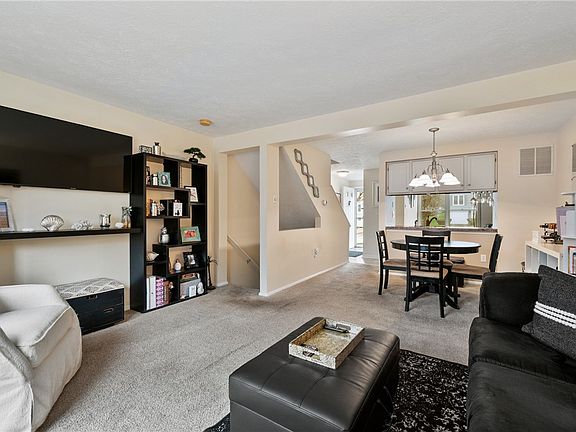 2nd image of 1023 Elm Ct