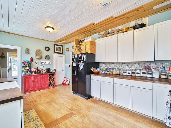 5th image of 207 7th St NE