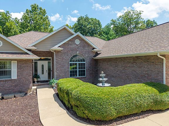 3rd image of 2700 Chambray Rd