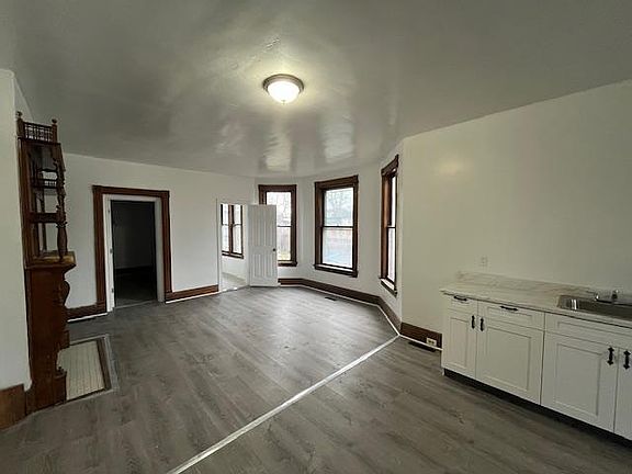 4th image of 439 4th St #F