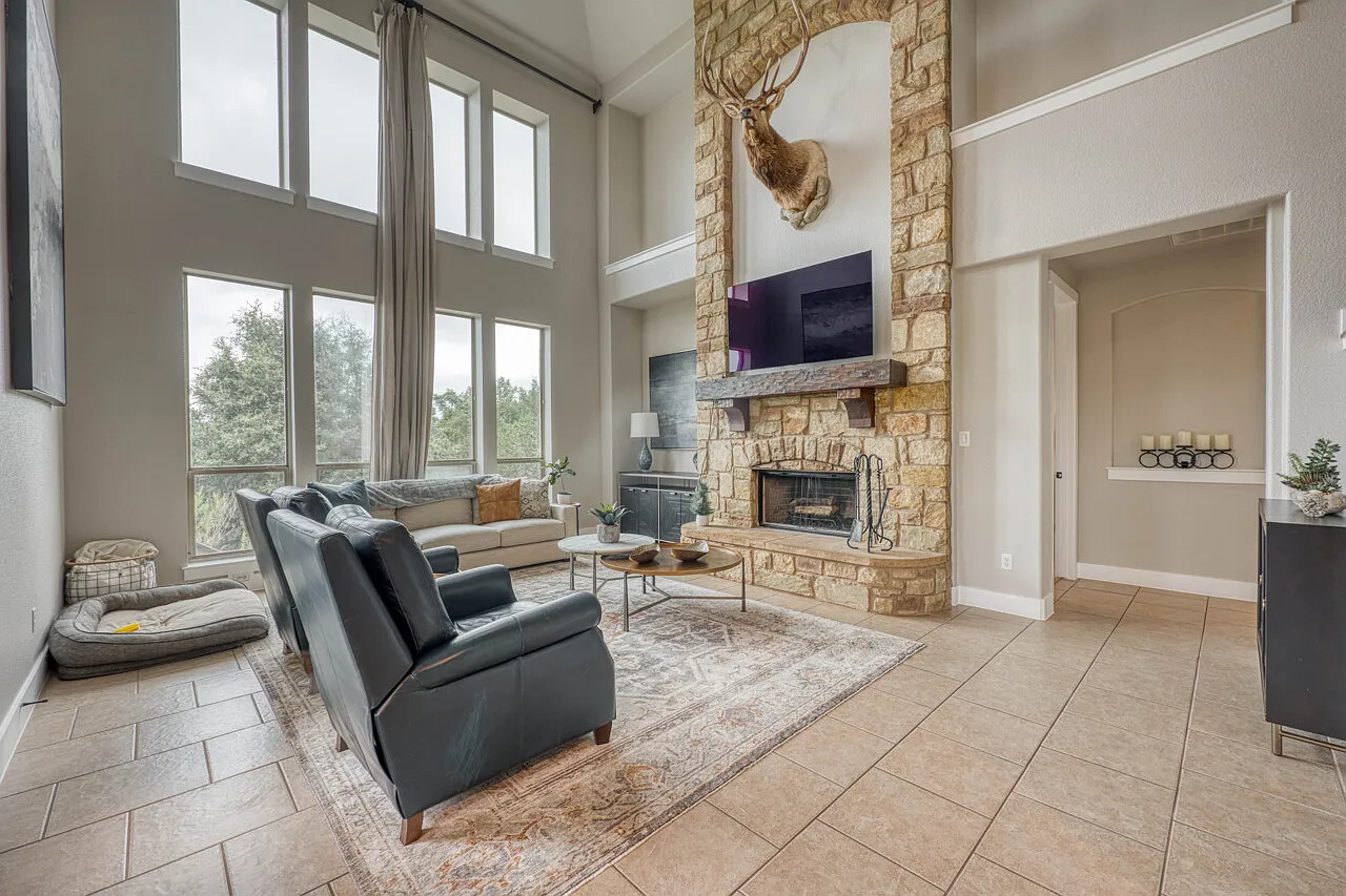 4 bed, 3.5 bath, 3564 sqft, $4,500 — Photo 3