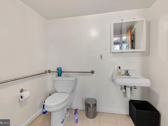 5th image of 200 Krams Ave APT 2-3