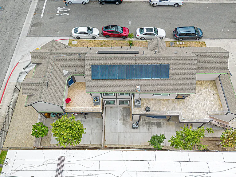 2400 W Commonwealth Ave #C — Photo 1