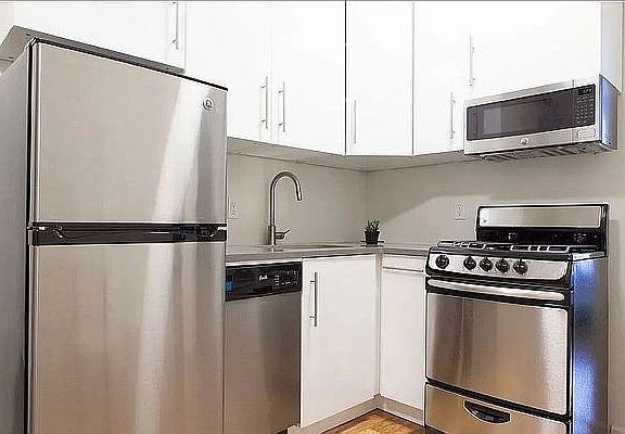 2nd image of 364 3rd Ave APT 3