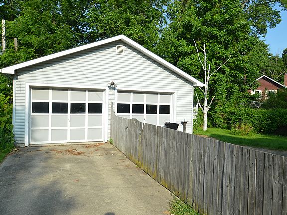 4th image of 230 Beachgrove Dr