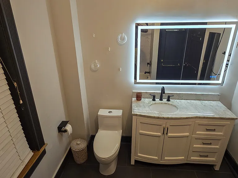 209 W Clay St — Photo 26
