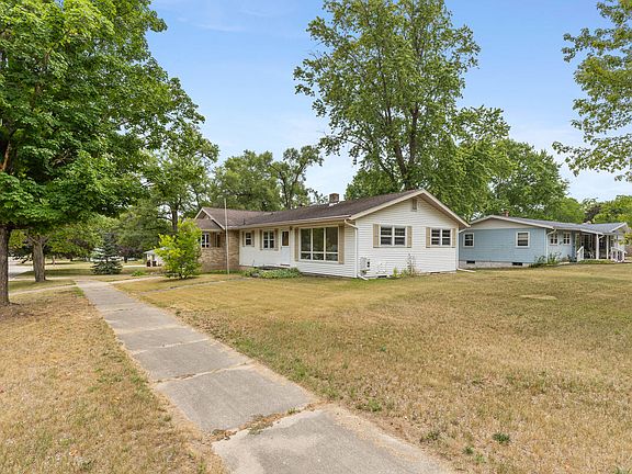 3rd image of 800 Magnolia St