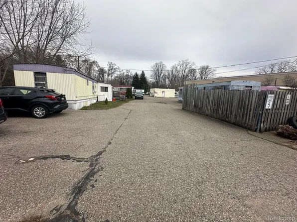 28730 Grand River Ave, Farmington, MI 48336