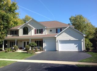 163 Wildflower Ln, Crystal Lake, IL 60014