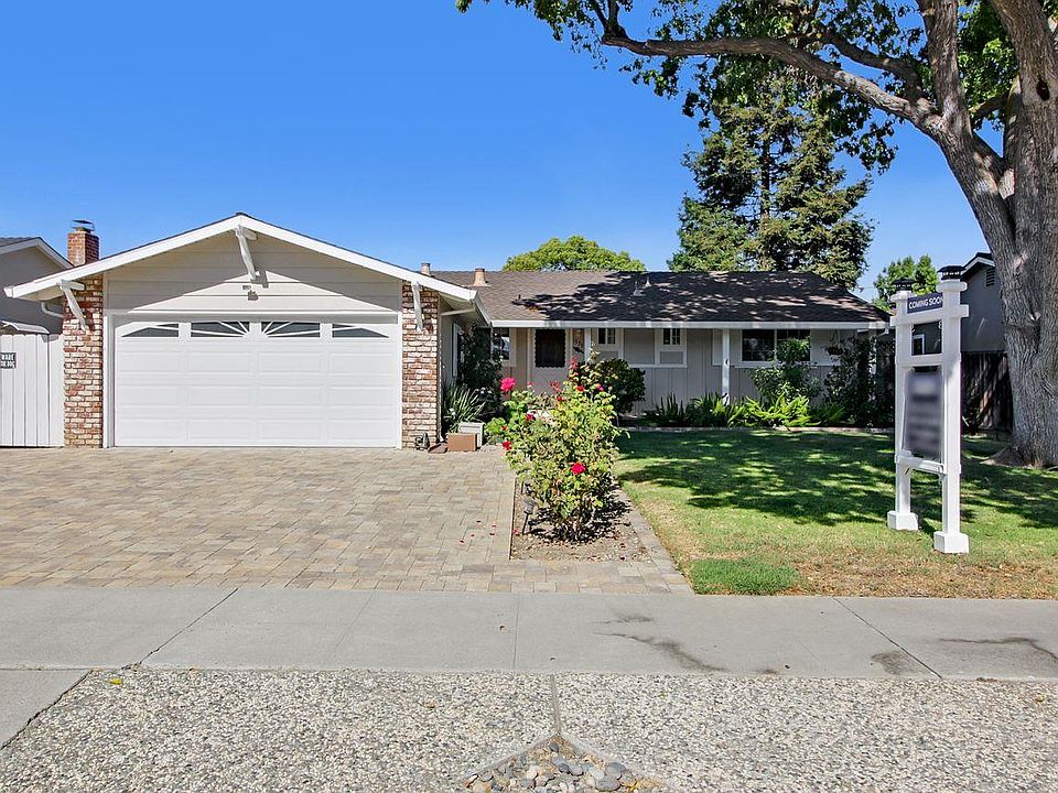1st image of 1579 Hallbrook Dr