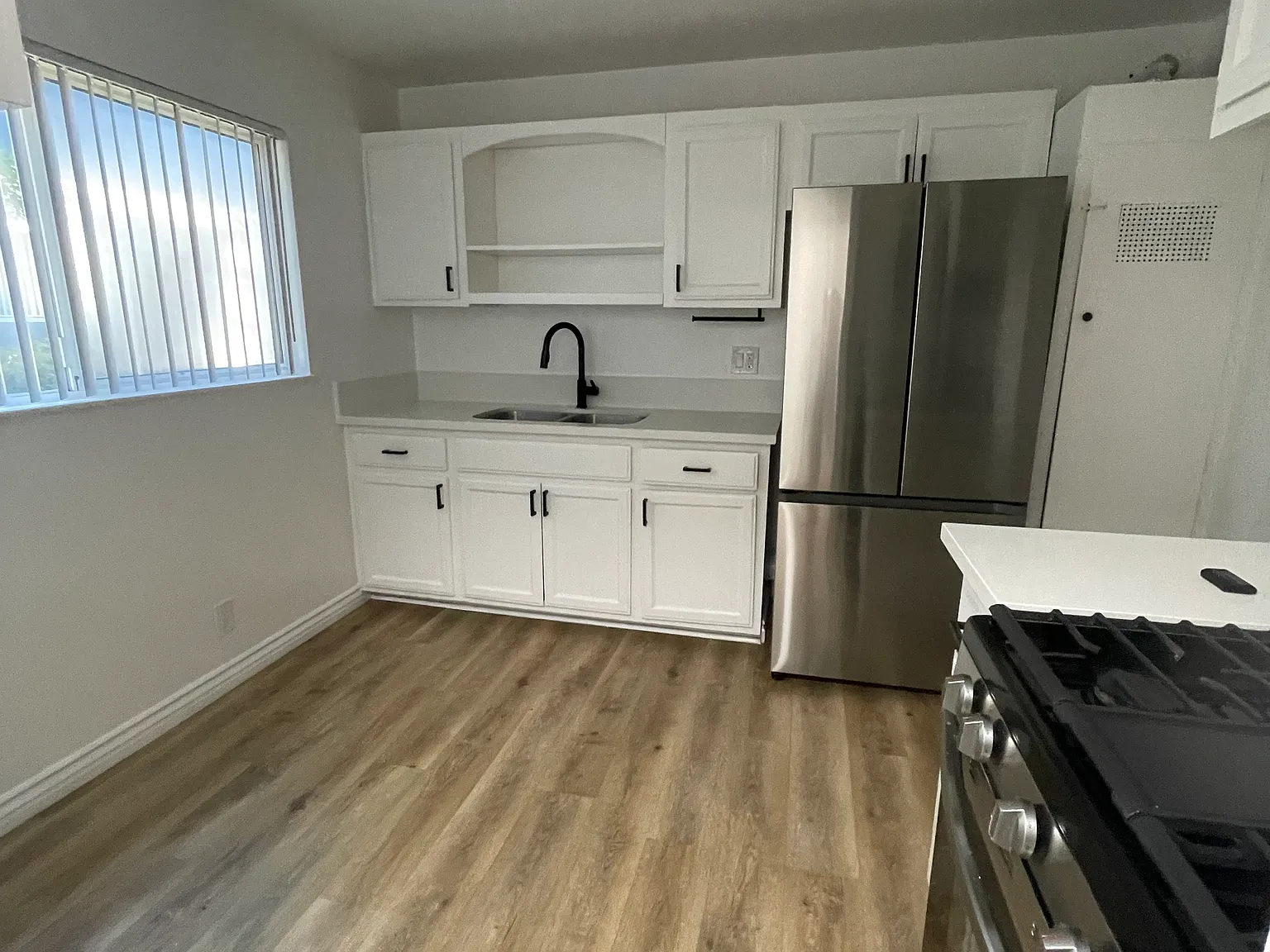 2 bed, 1.5 bath, 883 sqft, $3,100 — Photo 3
