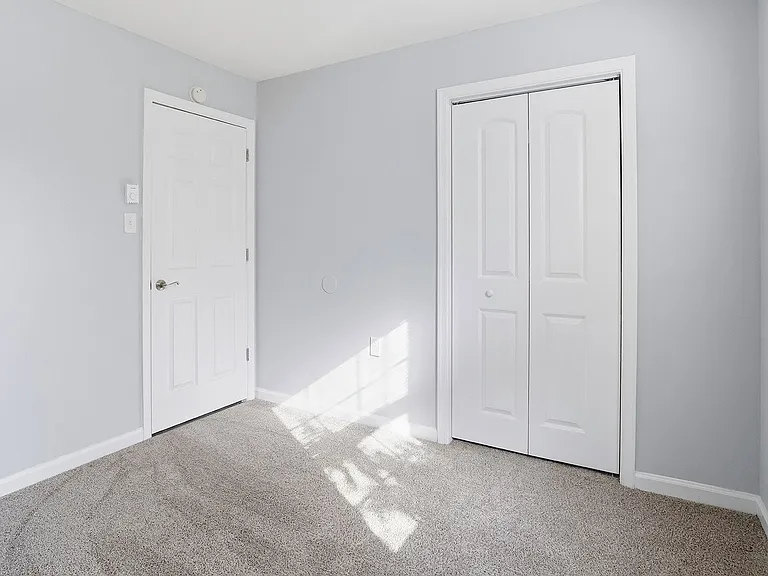 Waters Edge Apartments — Photo 18