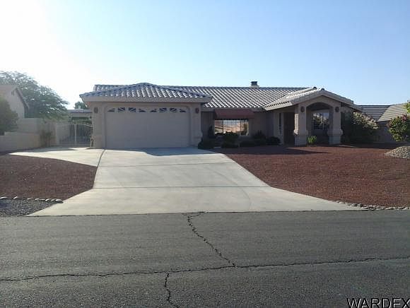 1st image of 230 White Oak Dr