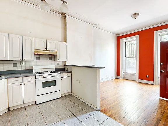 4th image of 146 Quincy St