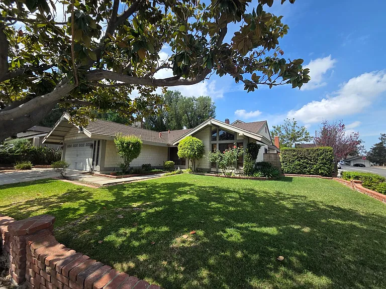1405 Paseo Manzana — Photo 3