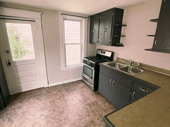 5th image of 21 Fairbanks St NE