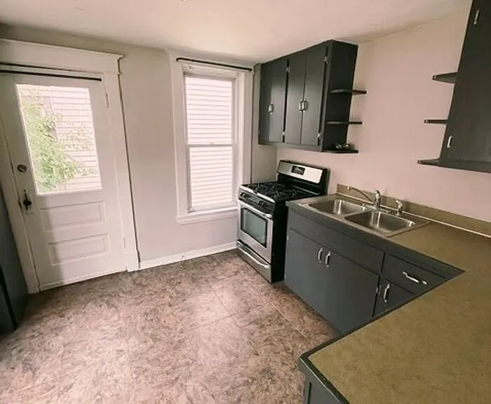 21 Fairbanks St NE — Photo 5